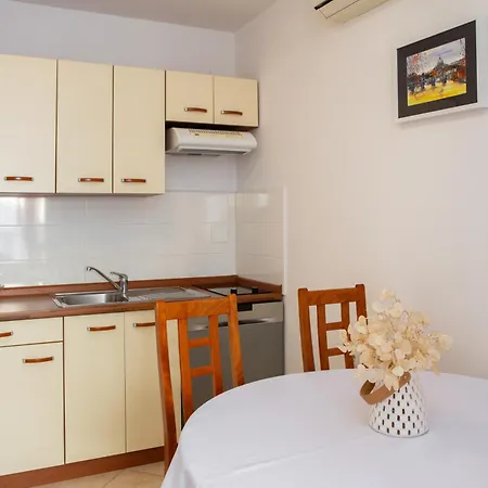 Vucica, Apartment *